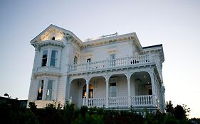 West Cliff Inn, A Four Sisters Inn